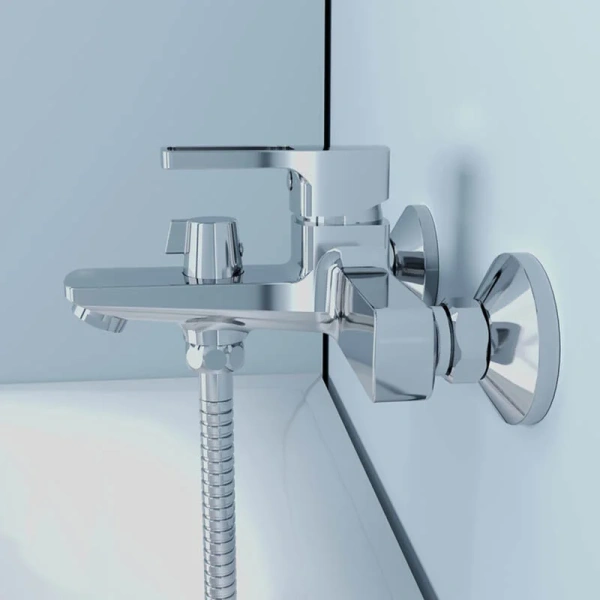 Смеситель для ванны IDDIS Bild 00i02WA латунь (детальная фотография), настенные