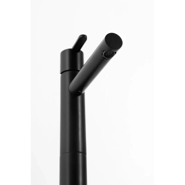 Смеситель для раковины Cezares Leaf чёрный матовый LEAF-LC1-NOP (детальная фотография), черные