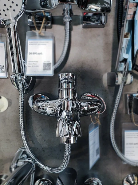 Смеситель для ванны Lemark Atlantiss с коротким изливом LM3254C (детальная фотография), настенные