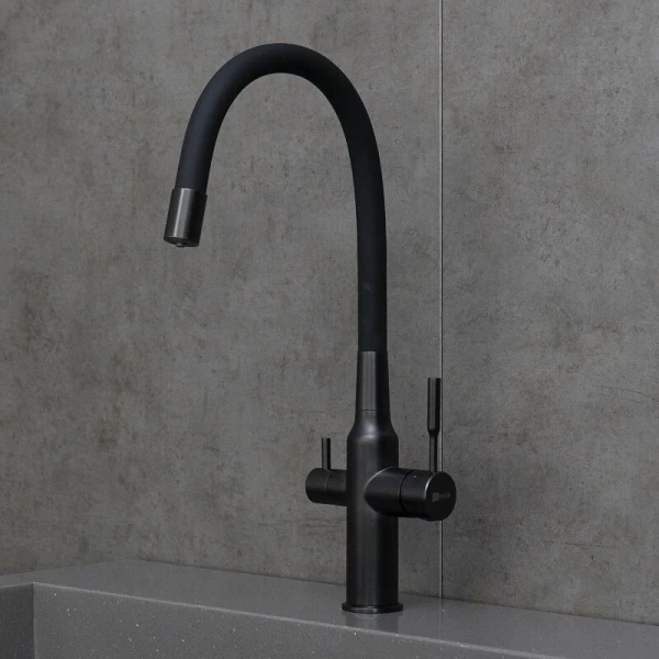 Смеситель для кухни Lemark Expert черный LM5083BL-Black (детальная фотография), из нержавеющей стали, округлая форма, для питьевой воды с фильтром