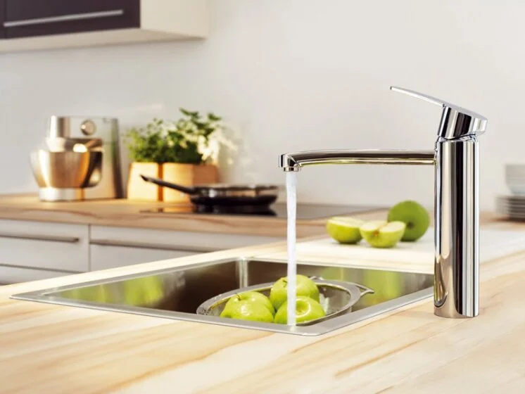 Смеситель для кухни Grohe Eurostyle Cosmopolitan 31159002 (детальная фотография), с поворотным изливом