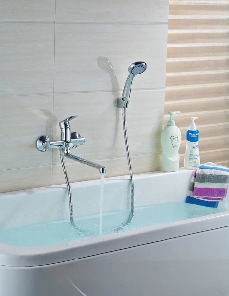 Смеситель для ванны Rossinka RS28 однорычажный RS28-33 (детальная фотография), современные, hi-tech