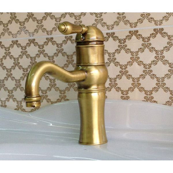 Смеситель для раковины Nicolazzi Classica 3471 (детальная фотография), классические, ретро, с элементами керамики