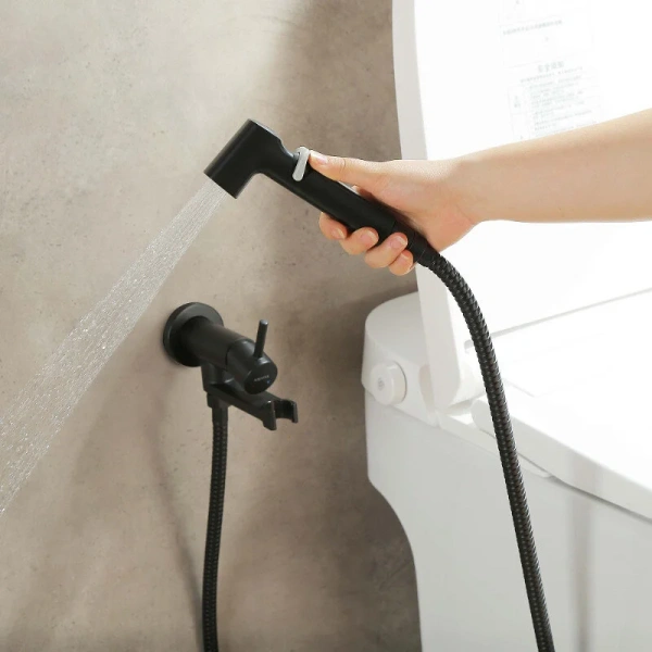 Гигиенический душ со смесителем Акватек Ника черный матовый AQ1819MB (детальная фотография) index_1