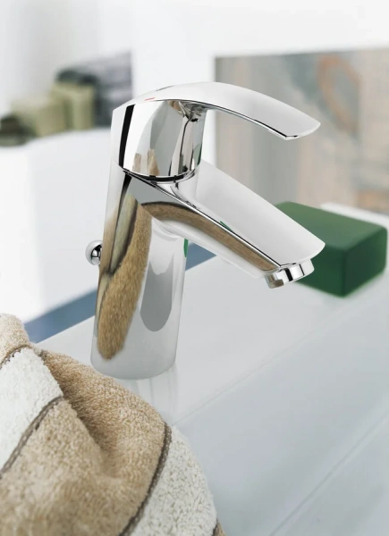 Смеситель для раковины Grohe Eurosmart 23322001 (детальная фотография), хром
