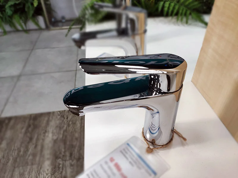 Смеситель для раковины Hansgrohe Vernis Shape 71561 с донным клапаном (детальная фотография), на раковину