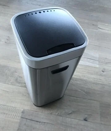 Мусорное ведро WeltWasser WW ME 1000000 28 л сенсорное (детальная фотография), матовый хром, золото