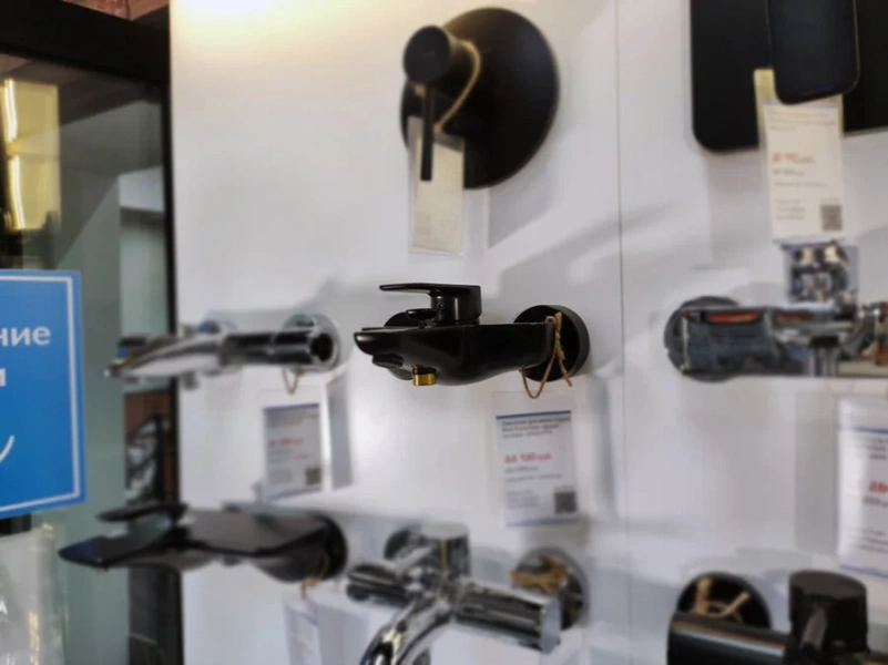 Смеситель для ванны Kludi Pure&Style черный 406813975 (детальная фотография), однорычажные, двухрычажные