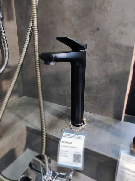 Смеситель для раковины Lemark Bronx черный LM3709BL (детальная фотография), однорычажные, двухрычажные