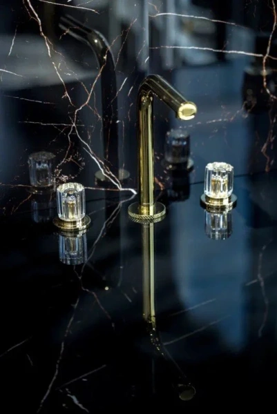 Смеситель для раковины Boheme Elegante золото 152-G-EL (детальная фотография), с коротким изливом