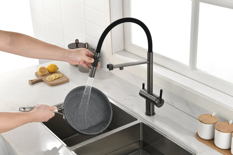 Смеситель для питьевой воды Paulmark Gravity вороненая сталь Gr213888-GM (детальная фотография), с 1 монтажным отверстием