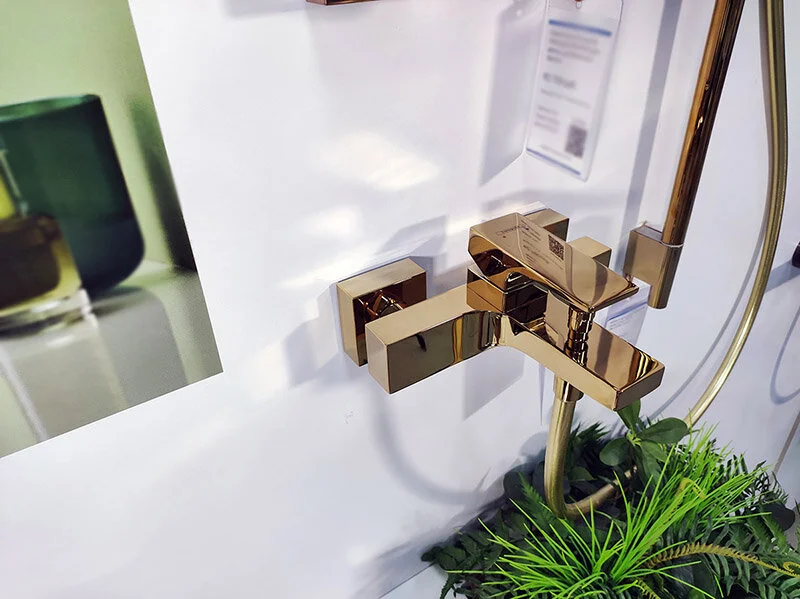 Смеситель для ванны Hansgrohe Metropol полированное золото 32540990 (детальная фотография), с 2 монтажными отверстиями