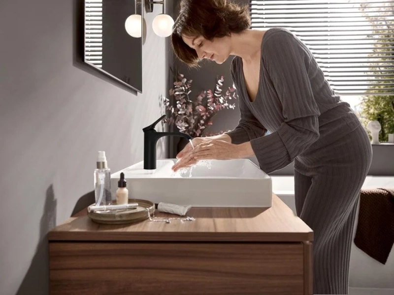 Смеситель для раковины Hansgrohe Vivenis черный матовый 75020670 (детальная фотография), на раковину