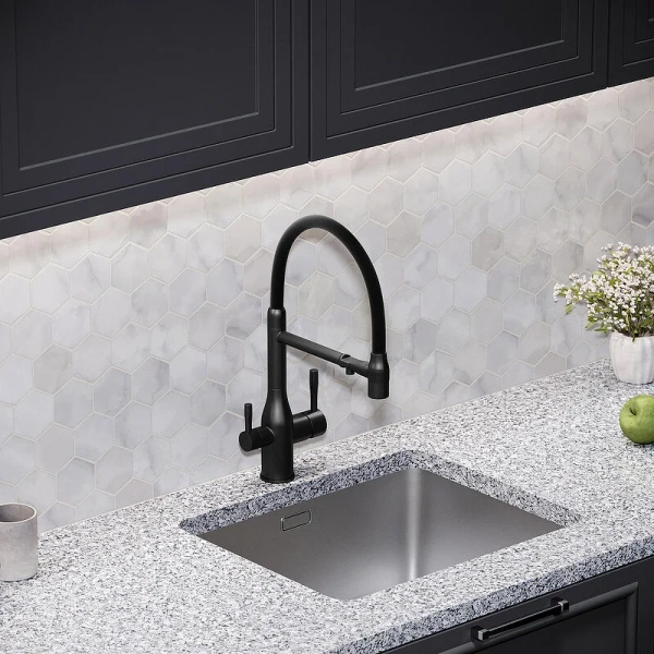 Смеситель для кухни Sancos Garda черный SC4009MB (детальная фотография), высокие, из латуни, округлая форма, для питьевой воды с фильтром