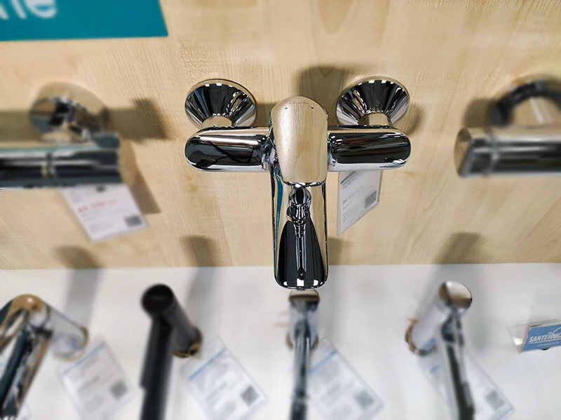 Смеситель для ванны Hansgrohe Novus хром 71040000 (детальная фотография), с 2 монтажными отверстиями