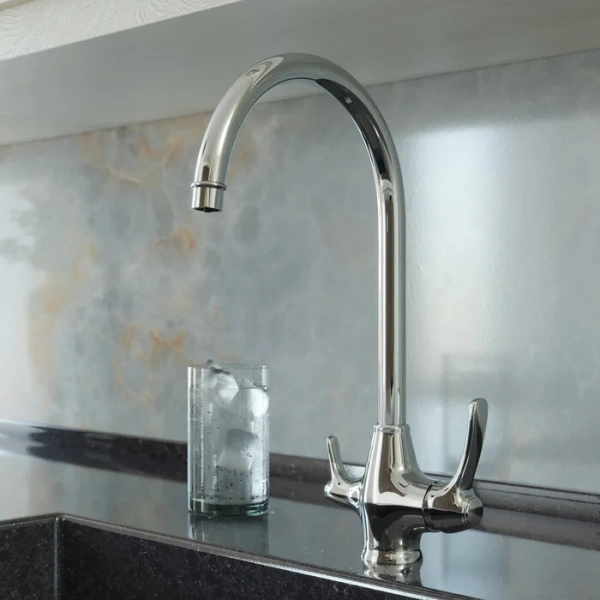 Смеситель для питьевой воды IDDIS Oldie с поворотным изливом (детальная фотография), современные, hi-tech