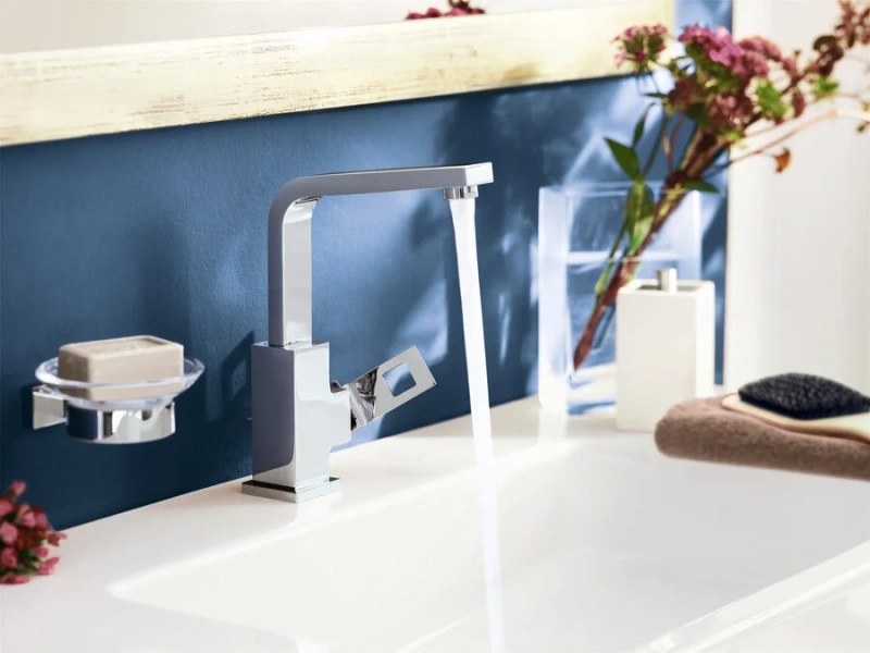 Смеситель для раковины Grohe Eurocube 23135 (детальная фотография), высокие, прямоугольная форма, с донным клапаном