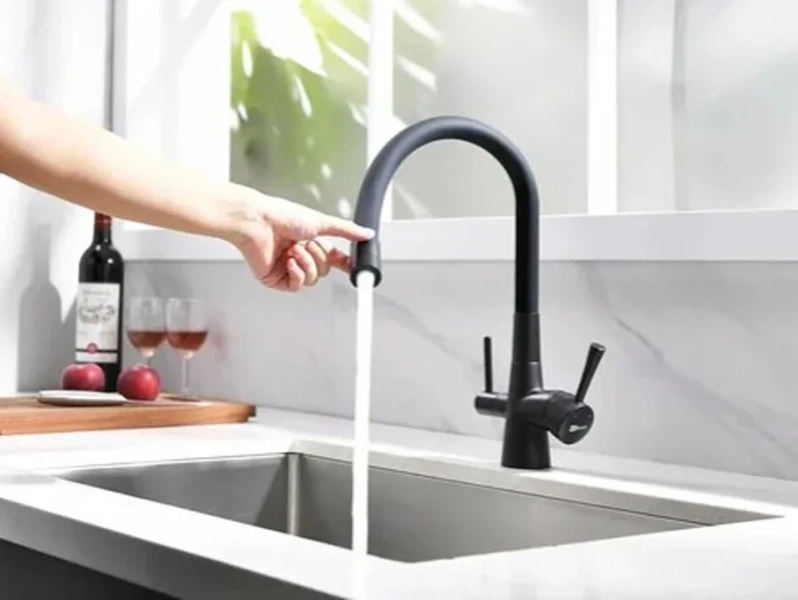 Смеситель для кухни Lemark Ursus черный LM3075BL (детальная фотография), черные