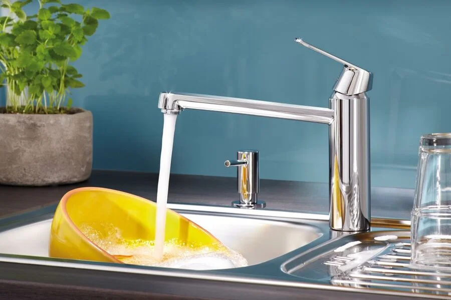 Смеситель для кухни Grohe Eurosmart Cosmopolitan 30195000 (детальная фотография), высокие, округлая форма