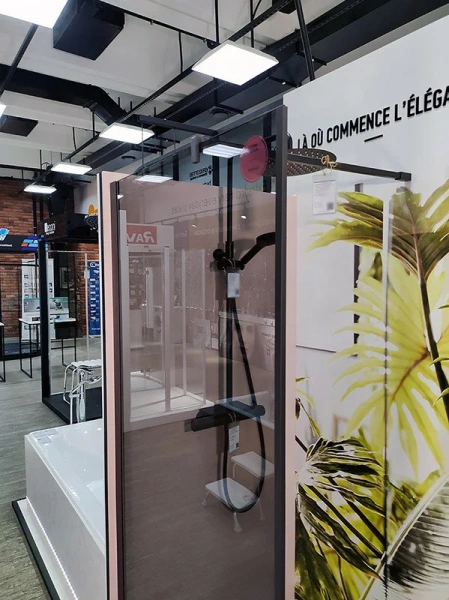 Душевая перегородка Jacob Delafon Contra 90 см профиль черный стекло прозрачное E22W90-BLV (детальная фотография), стеклянные