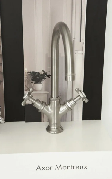 Смеситель для раковины Axor Montreux 16502 (детальная фотография), классические, ретро