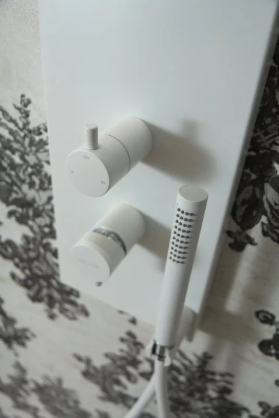 Душевая панель Cezares Premier Bianco Opaco PREMIER-CD2-BIO (детальная фотография), с тропическим душем