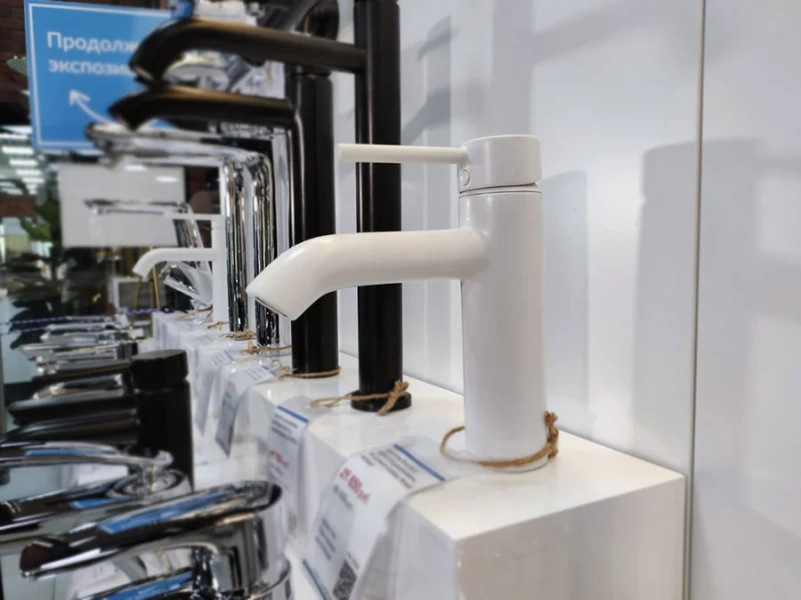 Смеситель для раковины Kludi Bozz белый матовый 382885376 (детальная фотография), из латуни, округлая форма, с донным клапаном