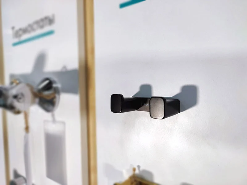 Крючок для ванной Hansgrohe AddStoris шлифованный черный хром 41755340 (детальная фотография), другие index_1