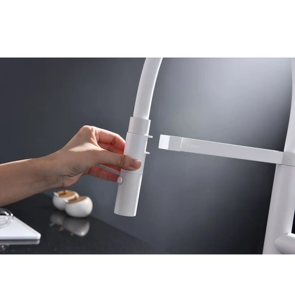 Смеситель для кухни Paulmark Leader белый матовый Le214101-431 (детальная фотография), с поворотным изливом, с гибким изливом