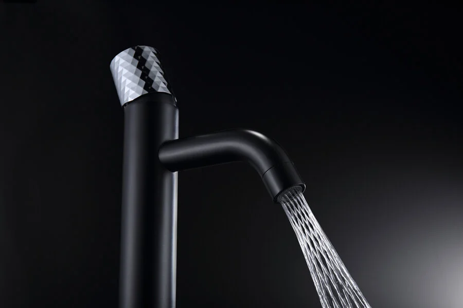 Смеситель для раковины Boheme Stick black diamond chrome 122-BCR (детальная фотография), современные, hi-tech