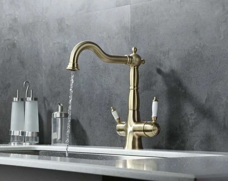 Смеситель для кухни с подключением к фильтру с питьевой водой Lemark Villa LM4858B (детальная фотография), классические, ретро