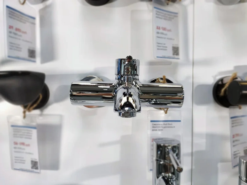 Смеситель для ванны Kludi Bozz хром 386910576 (детальная фотография), округлая форма