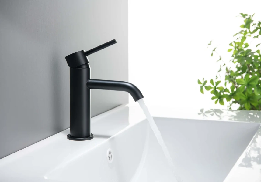 Смеситель для раковины Акватек Европа черный AQ1310MB (детальная фотография), современные, hi-tech