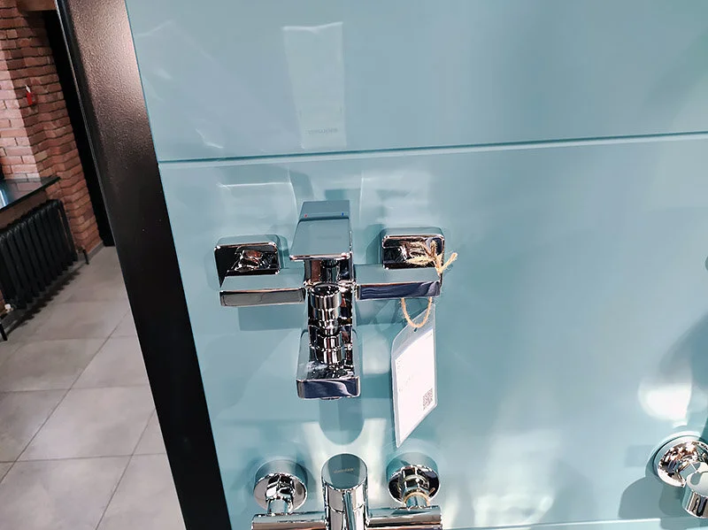 Смеситель для ванны Damixa Scandinavian Pure хром 361000000 (детальная фотография), с коротким изливом