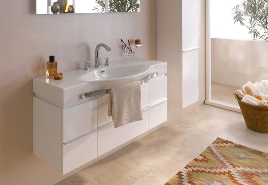 Унитаз компакт Laufen Palace 8.2470.6.000.231.1 с боковыми отверстиями (детальная фотография), с бачком