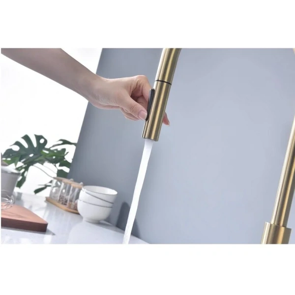 Смеситель для кухни Paulmark Senso светлое брашированное золото Se215180-SBG (детальная фотография), однорычажные, двухрычажные, сенсорные, бесконтактные