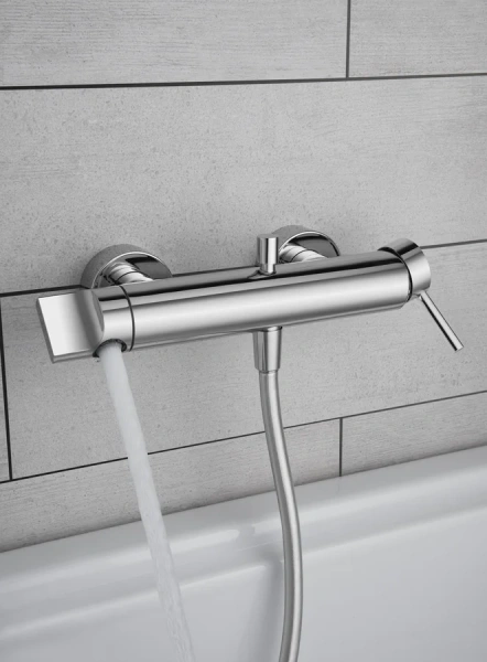 Смеситель для ванны VitrA Origin A42619 однорычажный (детальная фотография), с поворотным изливом