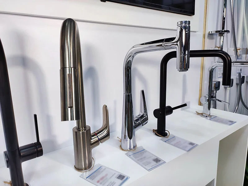 Смеситель для кухни Hansgrohe Talis Select S 72821 с выдвижным изливом (детальная фотография), с поворотным изливом, c выдвижным изливом (лейкой)