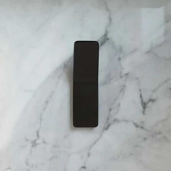 Крючок для ванной IDDIS Slide одинарный SLIBS10i41 (детальная фотография), черные