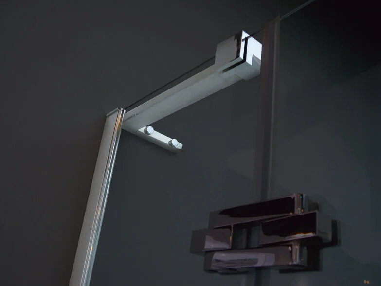 Душевой уголок Cezares Bergamo 100х100 см стекло прозрачное петли слева BERGAMO-W-P-1-100-C-Cr-L-IV (детальная фотография), хром