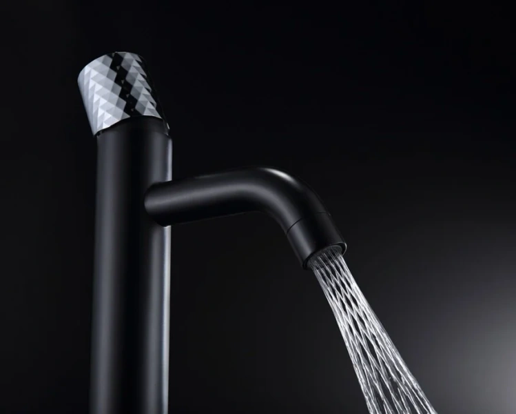 Смеситель для раковины Boheme Stick black diamond chrome 121-BCR (детальная фотография), современные, hi-tech