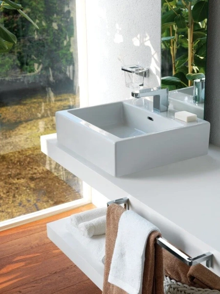 Раковина накладная Laufen Living City 8.1743.3 (детальная фотография), одинарные, с полотенцедержателем