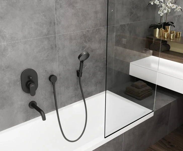Излив для ванны Hansgrohe Vernis Blend матовый черный 71420670 (детальная фотография) index_1