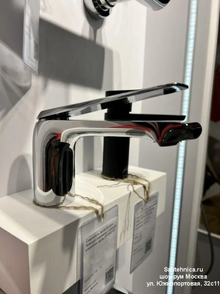 Смеситель для раковины Jacob Delafon Avid хром E97345-CP (детальная фотография), из латуни, округлая форма, с донным клапаном