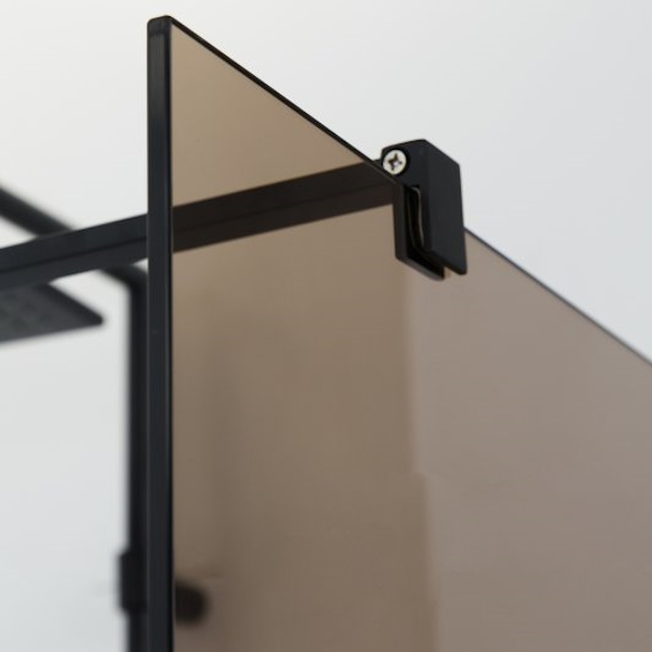 Душевая перегородка Cezares Liberta 90 см стекло бронза, профиль черный LIBERTA-L-1-90-BR-NERO (детальная фотография), тонированные