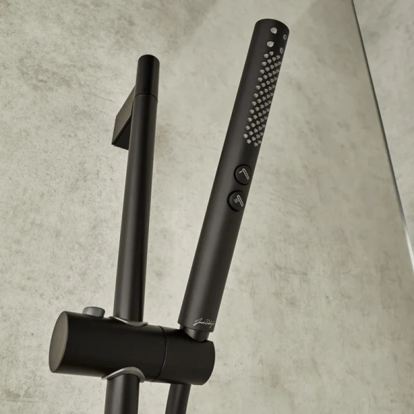 Лейка для душа Jacob Delafon Shift+ черная E21335-BL (детальная фотография), душевые лейки