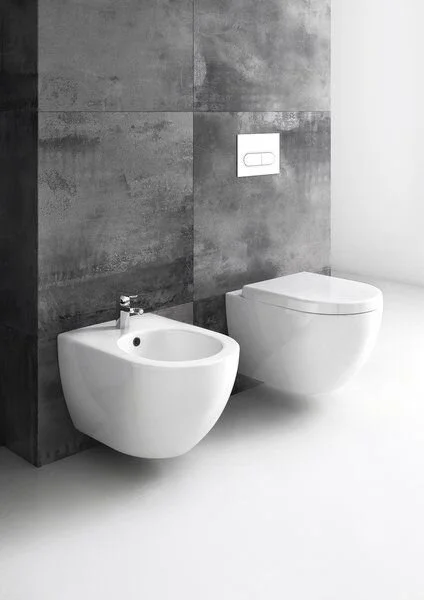 Унитаз подвесной Ravak Chrome безободковый X01535 (детальная фотография), безободковые, сиденье с микролифтом , с антивсплеском