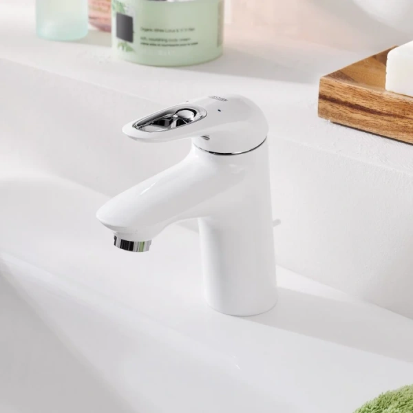Смеситель для раковины однорычажный Grohe Eurostyle 33558LS3 (детальная фотография), белые