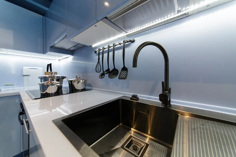 Смеситель для кухни Omoikiri Wakayama-PVD-GM вороненая сталь 4994290 (детальная фотография), черные