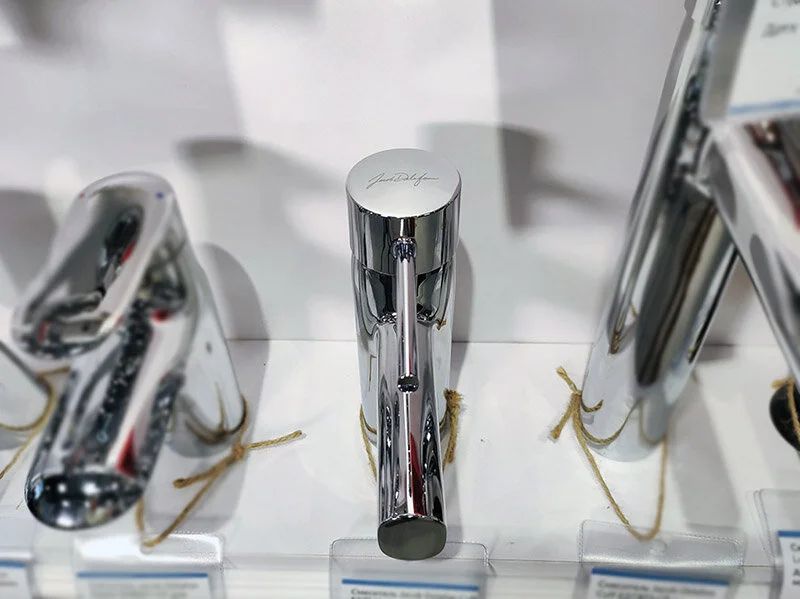 Смеситель для раковины Jacob Delafon Cuff однорычажный E37041-CP (детальная фотография), с 1 монтажным отверстием